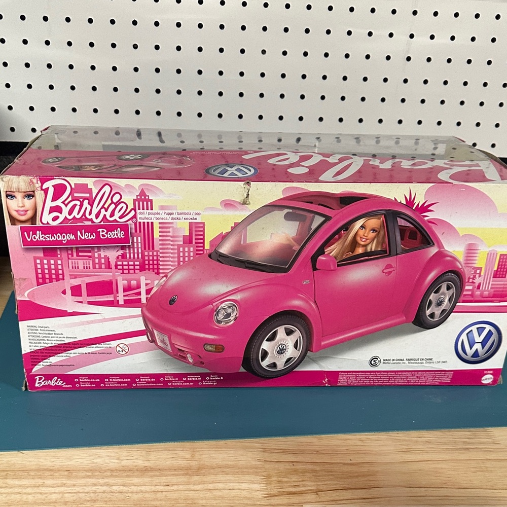 Barbie Volkswagen New Beetle - Vibrant Pink - Picture 3 of 3